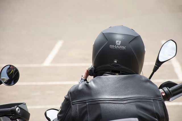 motorkářská helma