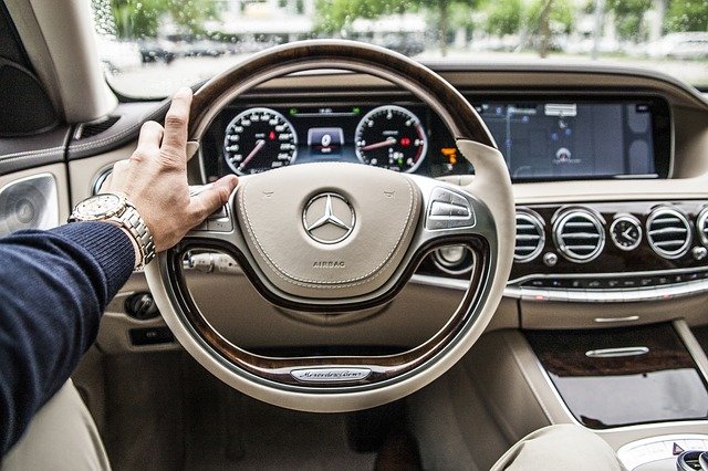 Mercedes volant.jpg